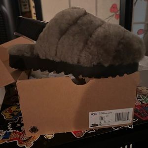 UGG fluff yeah slide olive never worn women’s size 5